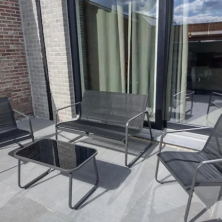 Villa Nieuwe Rijwoning Met Gezellig Terras Assenede Exterior foto